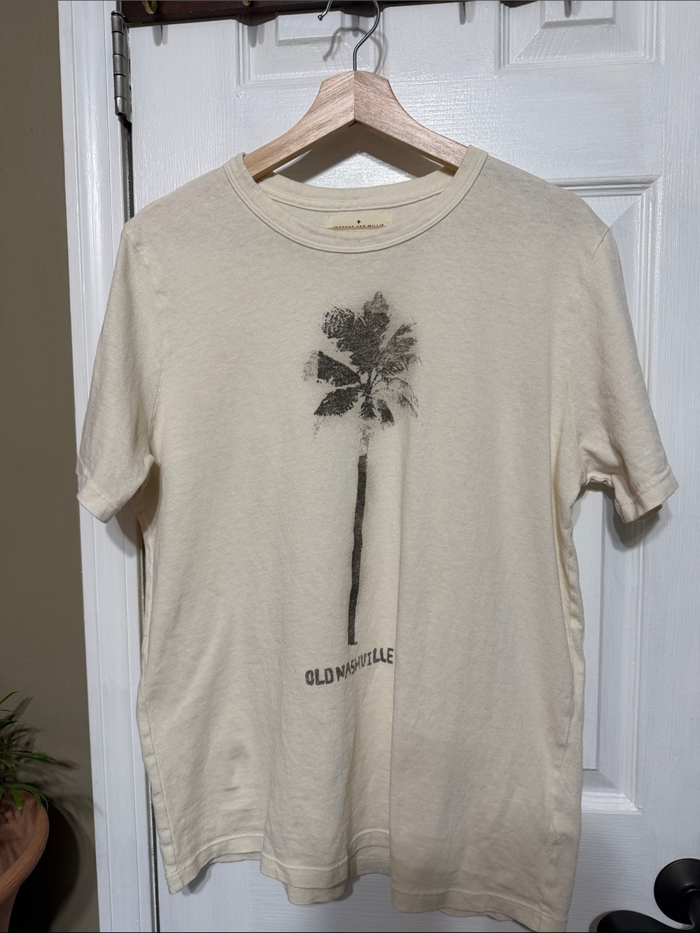 imogene + willie Cream Palm Tree Graphic Tee C: 22”